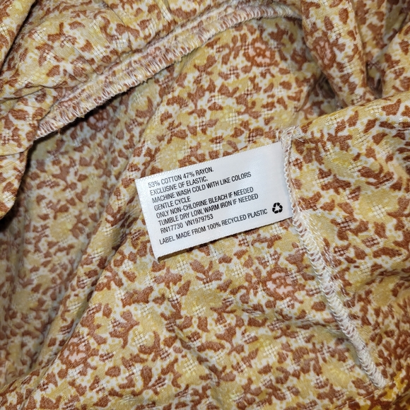 Universal Thread Golden Yellow Top 3/4 sleeves Size S - Picture 7 of 7